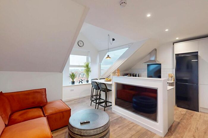 4 Bedroom House To Rent In Chestnut Avenue, Leeds, LS6