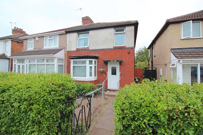 4 Bedroom Semi-Detached House For Sale In Redthorn Grove, Birmingham, B33