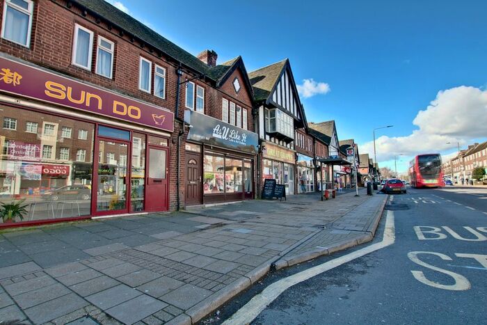 2 Bedroom Flat To Rent In Queensway, Petts Wood, Orpington, BR5