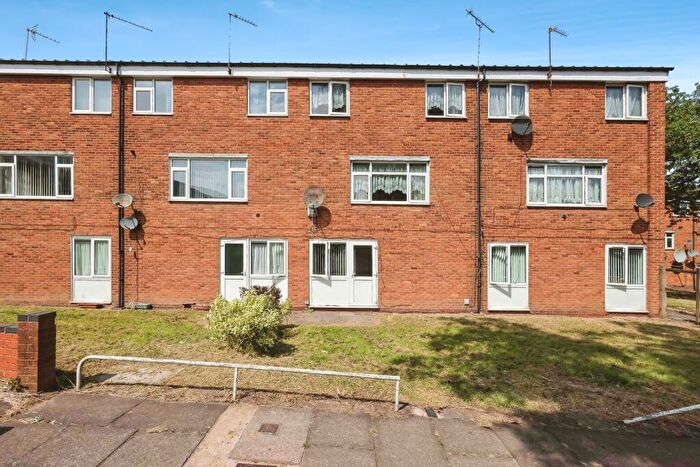 3 Bedroom Maisonette For Sale In Hubert Croft, Birmingham, West Midlands, B29