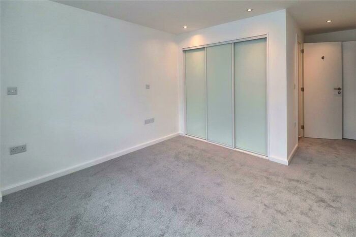 4 Bedroom Town House To Rent In Knaphill, GU21