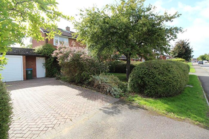 3 Bedroom Detached House To Rent In Northumberland Avenue, Aylesbury, HP21