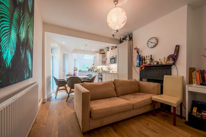 5 Bedroom Semi Detached House For Sale In Linden Road, Guildford, GU1