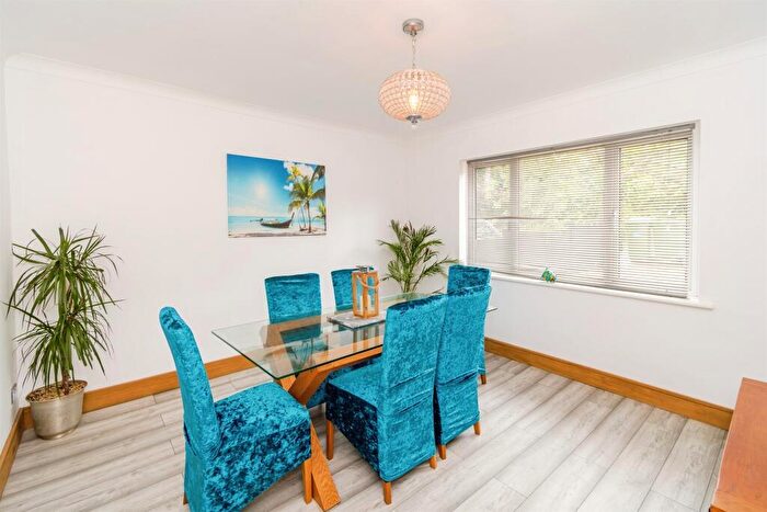 4 Bedroom Detached House For Sale In Bassett Dale, Southampton, SO16