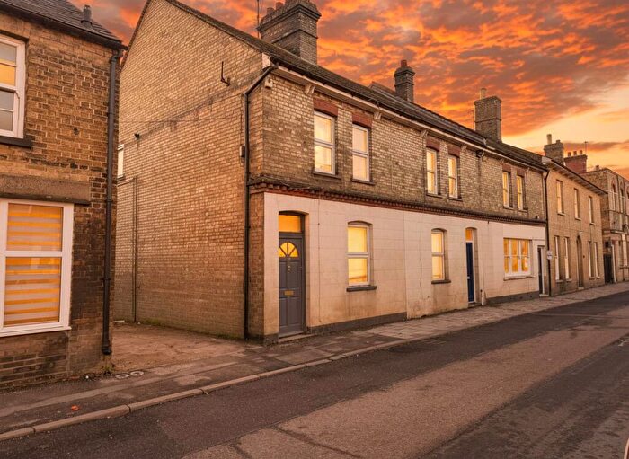 2 Bedroom End Of Terrace House For Sale In High Street, Ramsey, PE26