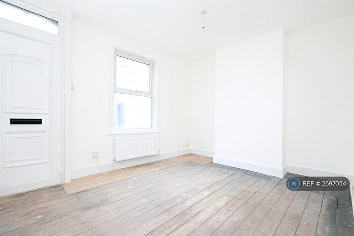 3 Bedroom Terraced House To Rent In Melbourne Road, Chatham, ME4