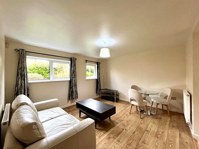 2 Bedroom Apartment To Rent In Wharf Road, Sale, M33