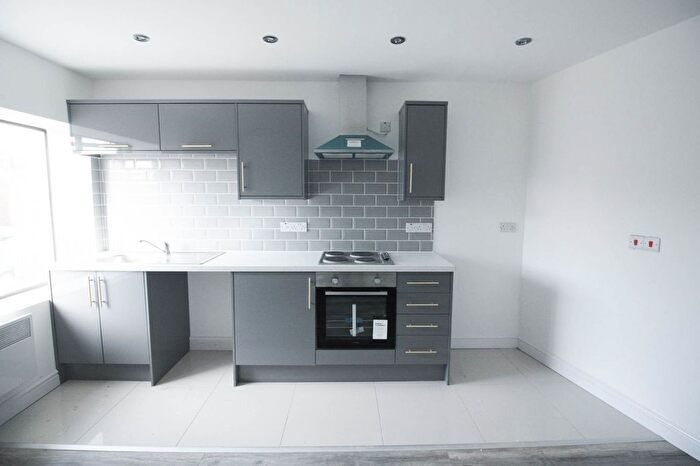 1 Bedroom Flat To Rent In Roundhay Road, Leeds, West Yorkshire, LS8