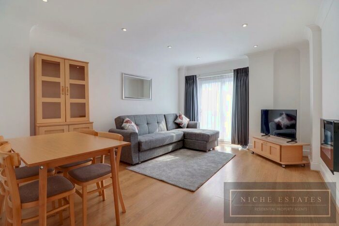 1 Bedroom Apartment To Rent In Nether Street, North Finchley, London, N12