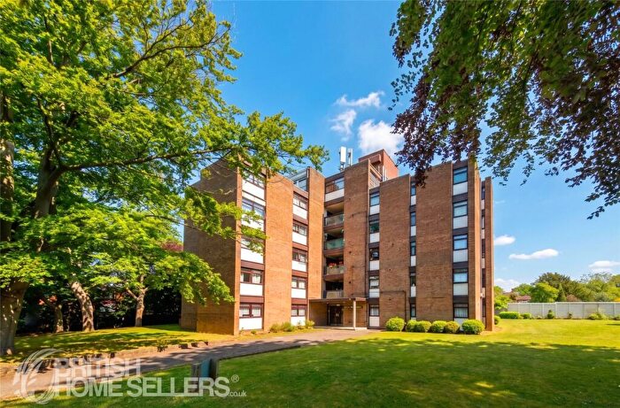 2 Bedroom Apartment For Sale In Woodcote Road, Wallington, SM6