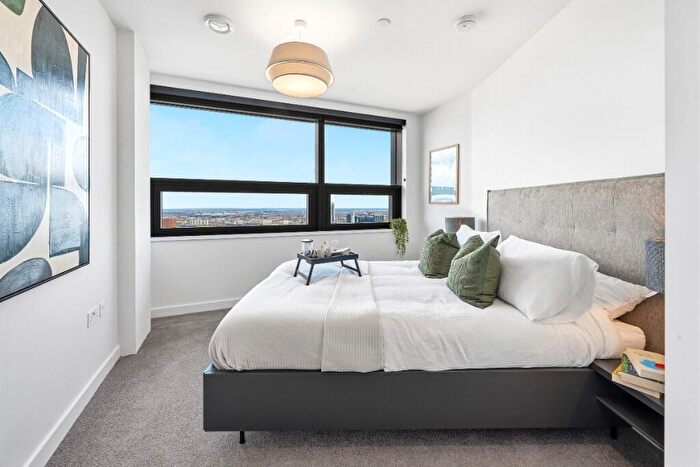 2 Bedroom Apartment To Rent In The Octagon - Great Charles Street Queensway, Birmingham, B3