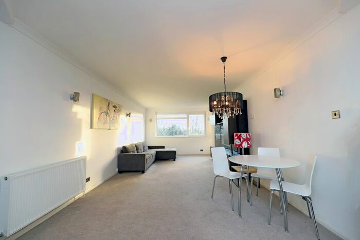 2 Bedroom Flat To Rent In Lyttelton Road, London, N2
