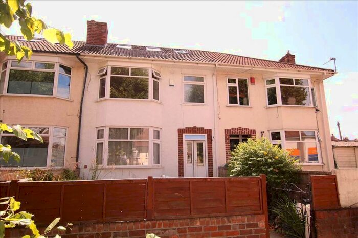 6 Bedroom Property To Rent In Staple Hill Road, Bristol, BS16