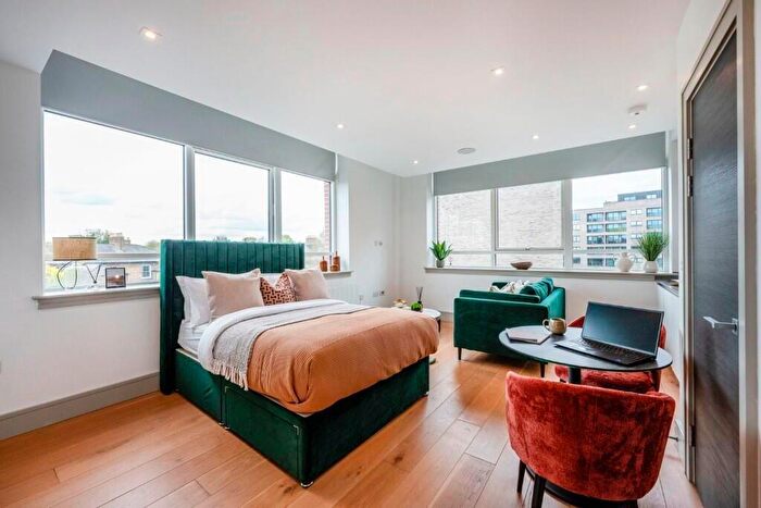 Flat To Rent In Lawrence Road London, N15