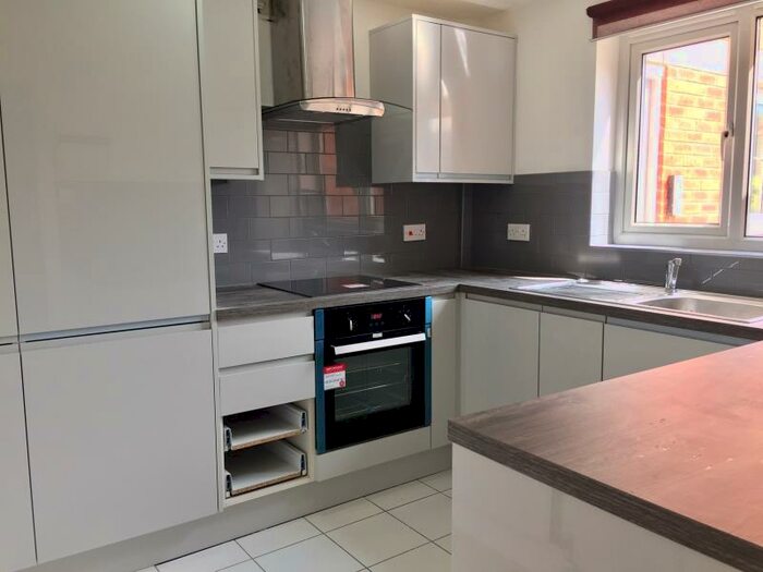 2 Bedroom Apartment To Rent In Greenfield Court, Adel, LS16