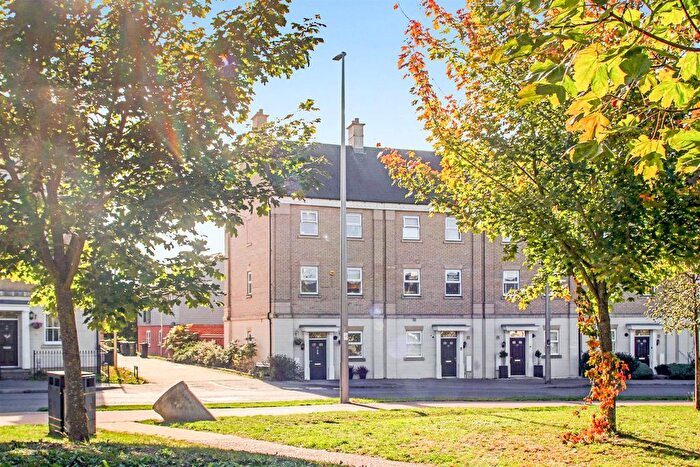 4 Bedroom Town House For Sale In Rowditch Furlong, Redhouse Park, Milton Keynes, MK14
