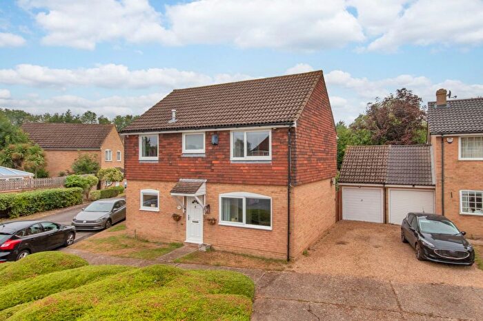 4 Bedroom Detached House For Sale In Seven Acres, New Ash Green, Longfield, Kent, DA3