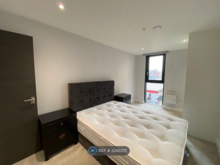 2 Bedroom Flat To Rent In Cheetham Hill Road, Manchester, M4