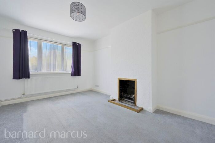 2 Bedroom Flat For Sale In The Parade, Burgh Heath, Tadworth, KT20