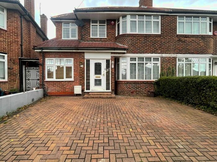4 Bedroom Semi-Detached House To Rent In Bullescroft Road, Edgware, HA8