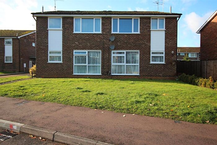 2 Bedroom Flat To Rent In Hampton Close, Stevenage, SG2