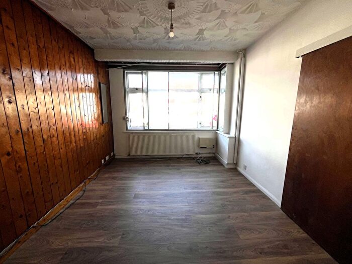 3 Bedroom Semi-detached House To Rent In Wentworth Road, Southall, UB2