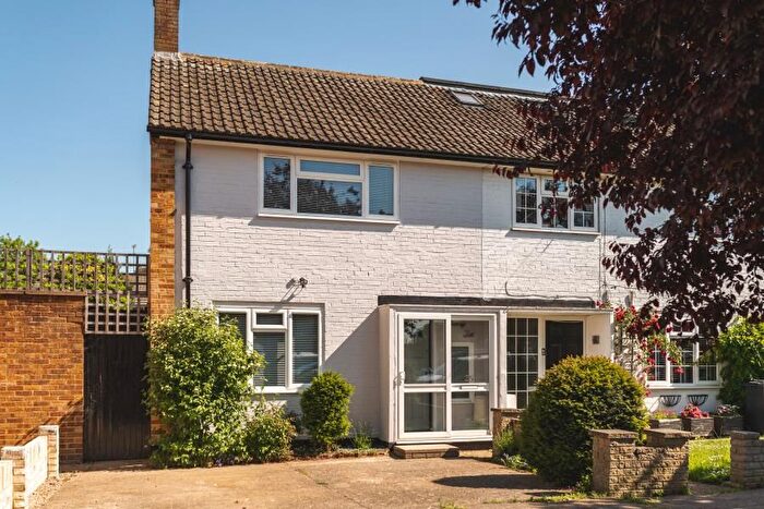 2 Bedroom Property To Rent In Kingsley Avenue, Cheshunt, EN8