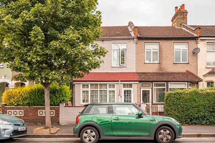 2 Bedroom Semi Detached House For Sale In Boundary Road, Plaistow, London, E13