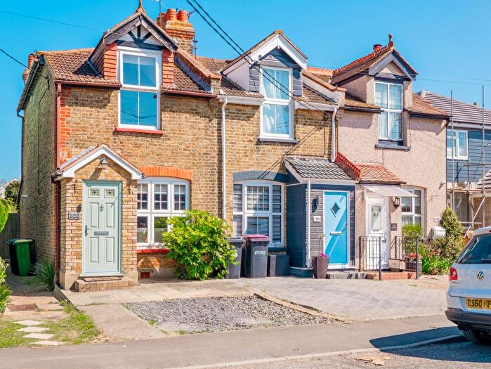 2 Bedroom Semi-Detached House For Sale In Little Wakering Road, Little Wakering, SS3