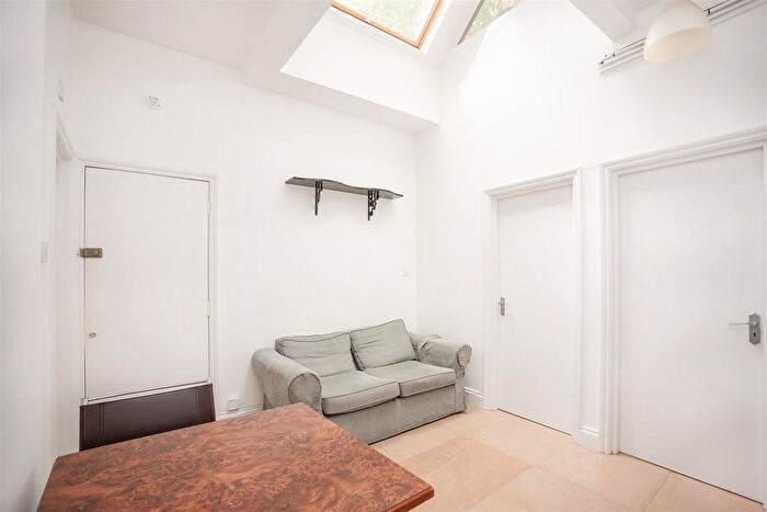 2 Bedroom Flat To Rent In Caledonian Road, London, N1