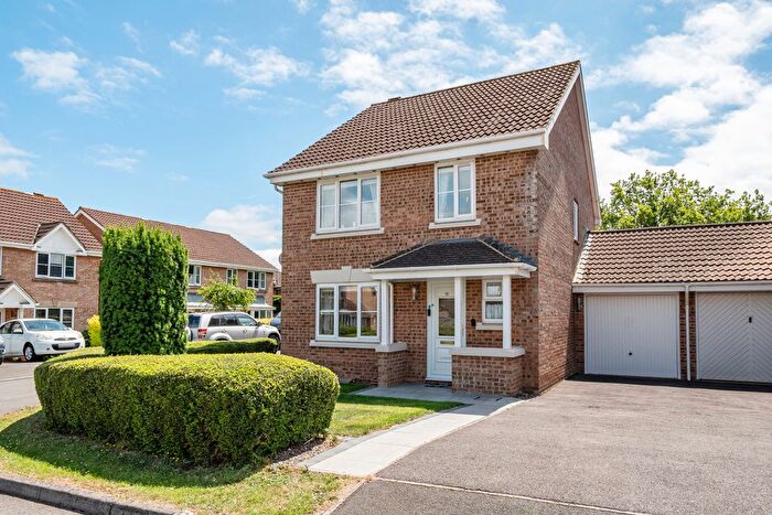 4 Bedroom Link Detached House For Sale In Denning Close, Taunton, TA1