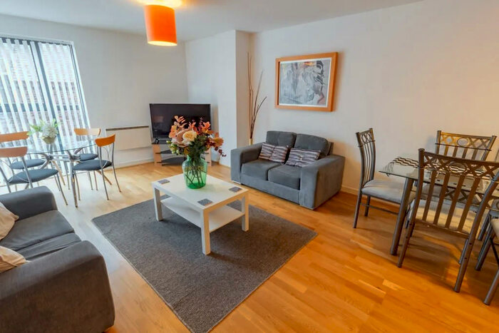 2 Bedroom Terraced House To Rent In Evelyn Road, E16