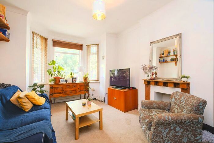 1 Bedroom Flat To Rent In Norwood Road, SE24