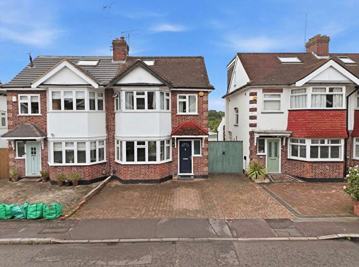4 Bedroom Property For Sale In Deynecourt Gardens, Wanstead, E11