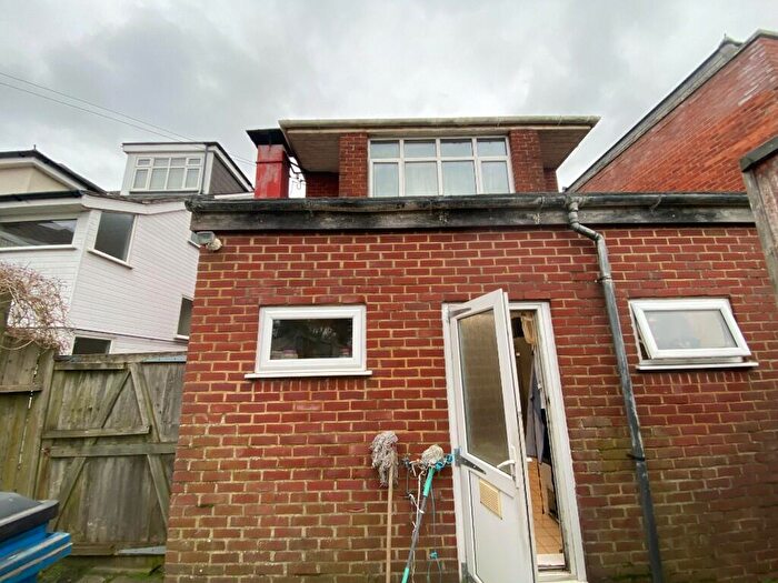 3 Bedroom Flat For Sale In Bargates, Christchurch, Dorset, BH23