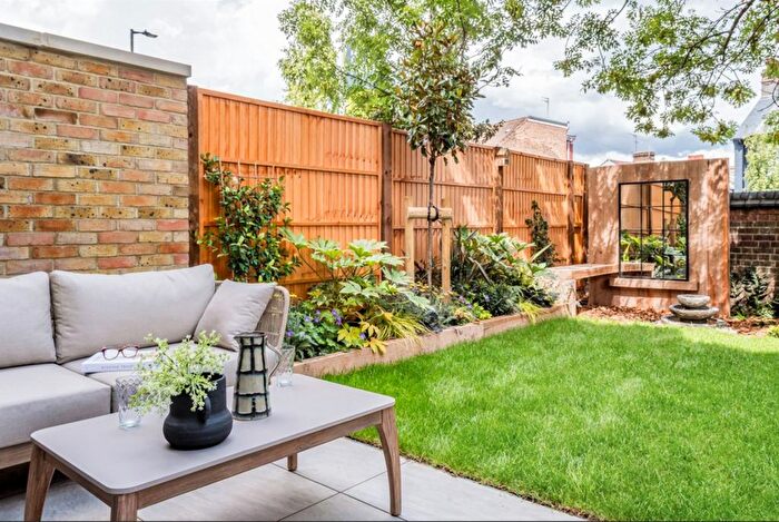 4 Bedroom Terraced House For Sale In House North Gate Park, Harringay, N15