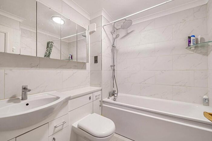 4 Bedroom House To Rent In Sextant Avenue, Isle Of Dogs, London, E14
