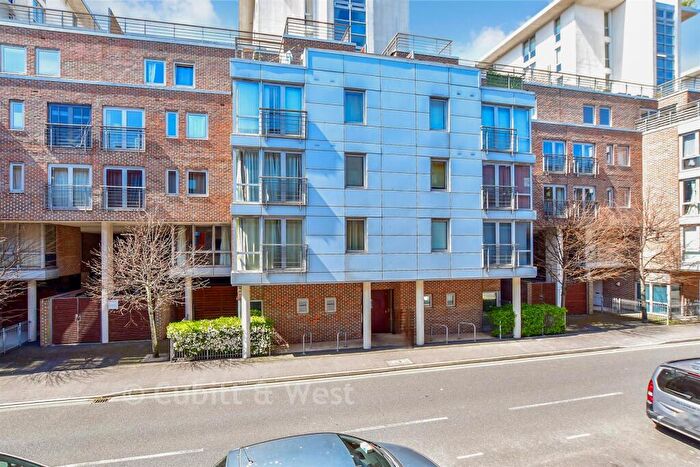2 Bedroom Flat For Sale In Cross Street, Portsmouth, Hampshire, PO1