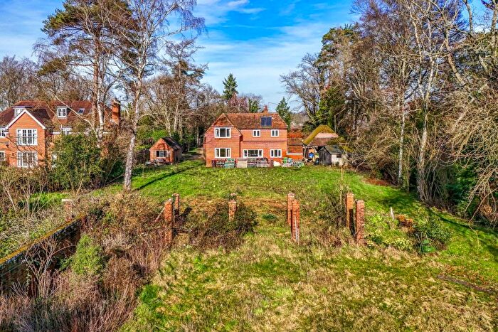 4 Bedroom Detached House For Sale In Greenways, Upper Basildon, RG8