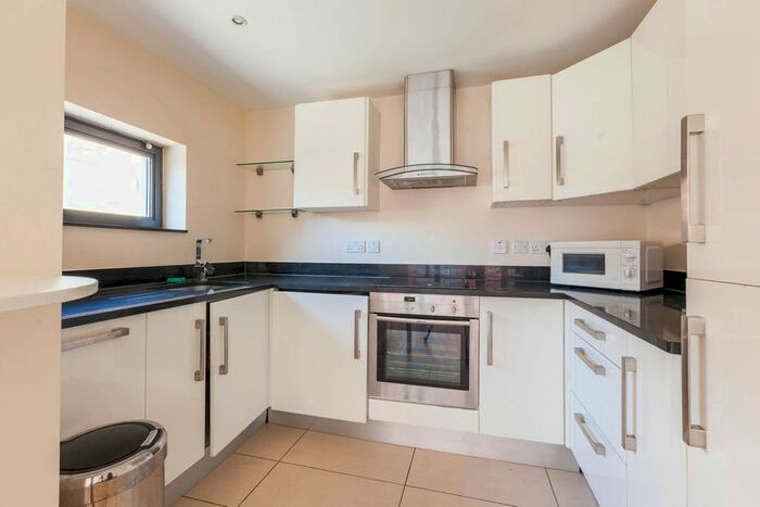 2 Bedroom Flat To Rent In Waterson Street, Shoreditch, London, E2