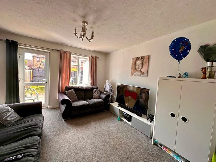 2 Bedroom Detached House To Rent In Heron Walk, Oxen Lease, Singleton, Ashford, TN23