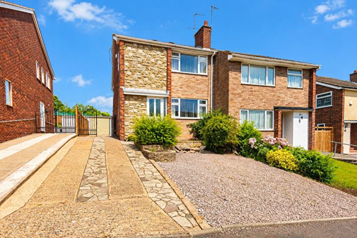 3 Bedroom Semi-Detached House For Sale In Whitley Close, Leicester, LE3