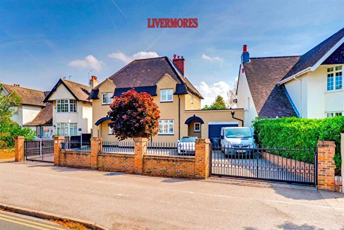 4 Bedroom Detached House For Sale In Shepherds Lane, Dartford, DA1