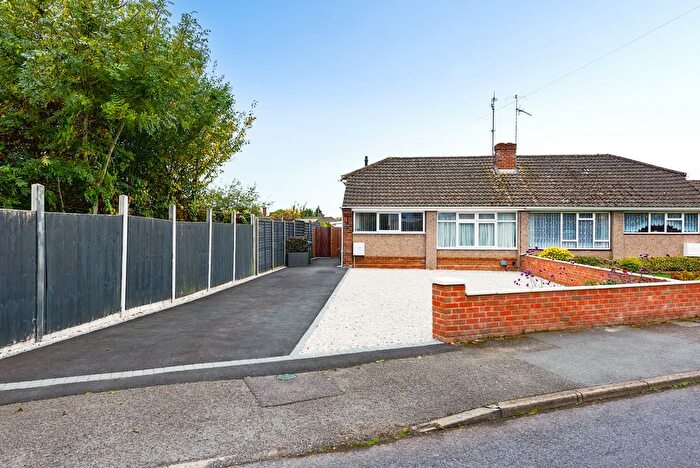 3 Bedroom Semi-detached Bungalow For Sale In Beta Road, Farnborough, GU14