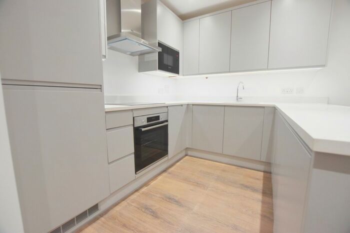 2 Bedroom Flat To Rent In South Park Hill Road, South Croydon CR2