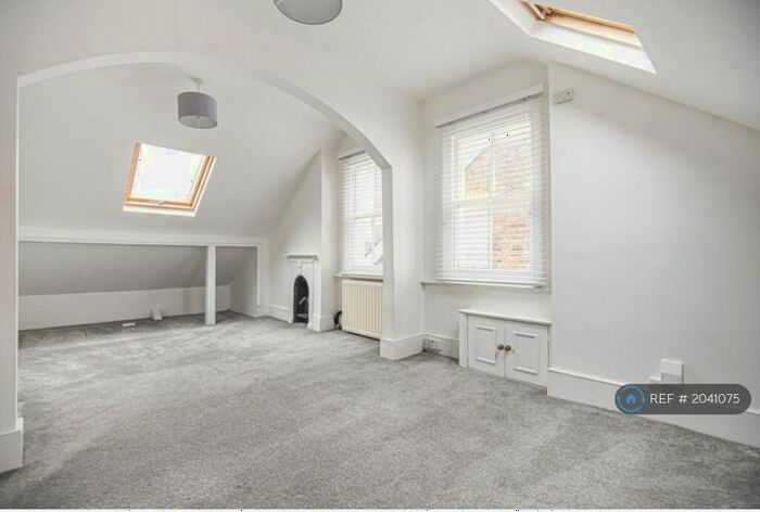 Studio To Rent In Burgoyne Road, London, SE25