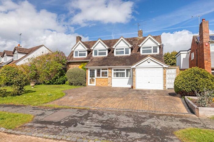 4 Bedroom Detached House For Sale In The Fairway, Burnham, SL1