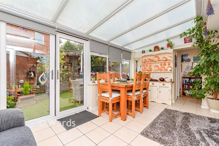 3 Bedroom Bungalow For Sale In Woolwich Close, Chatham, Kent, ME5