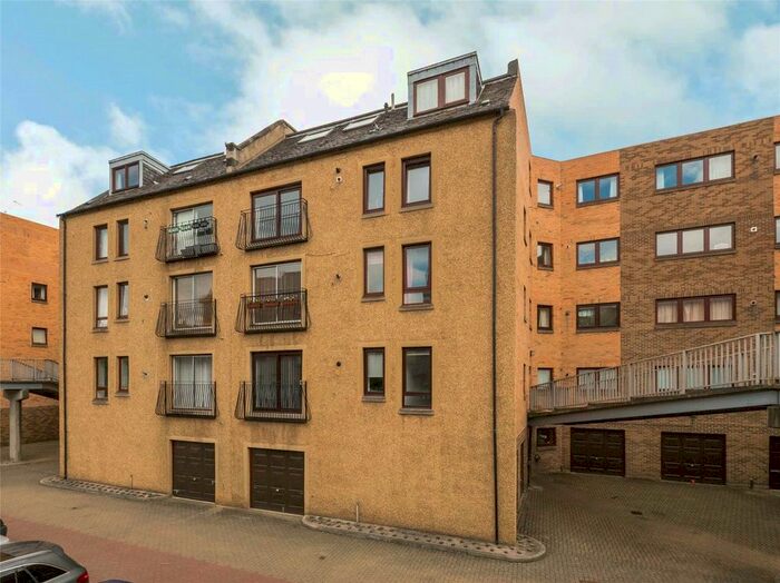 2 Bedroom Flat To Rent In East Parkside, Edinburgh, EH16