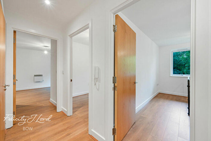 2 Bedroom Flat For Sale In Meath Crescent, London, E2